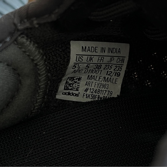 💯Authentic Adidas Yeezy sneaker women's shoes - Picture 6 of 7